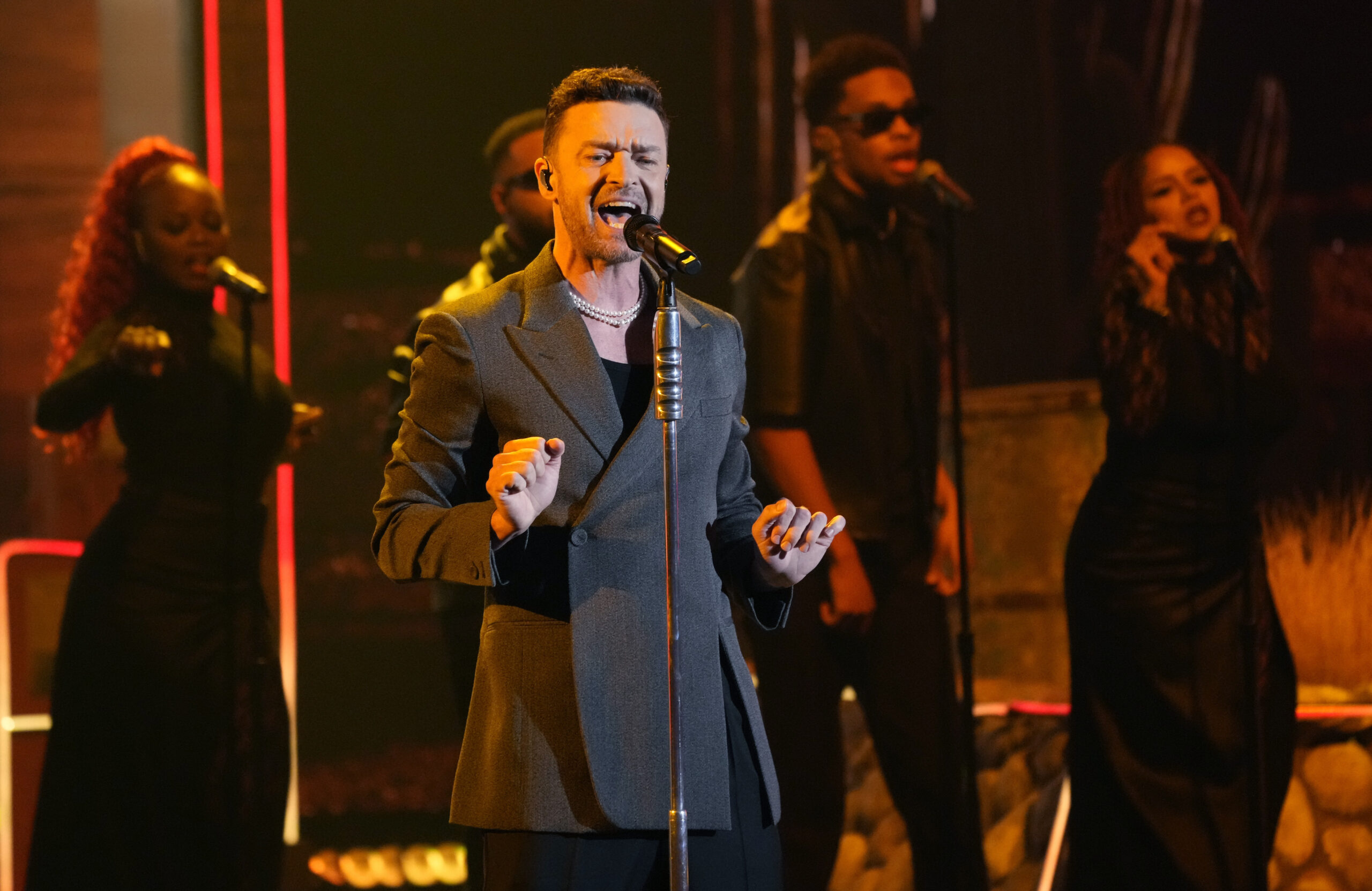 Justin Timberlake looks tense as he’s banned from driving in New York and pleads not guilty during DWI court hearing Featured Image