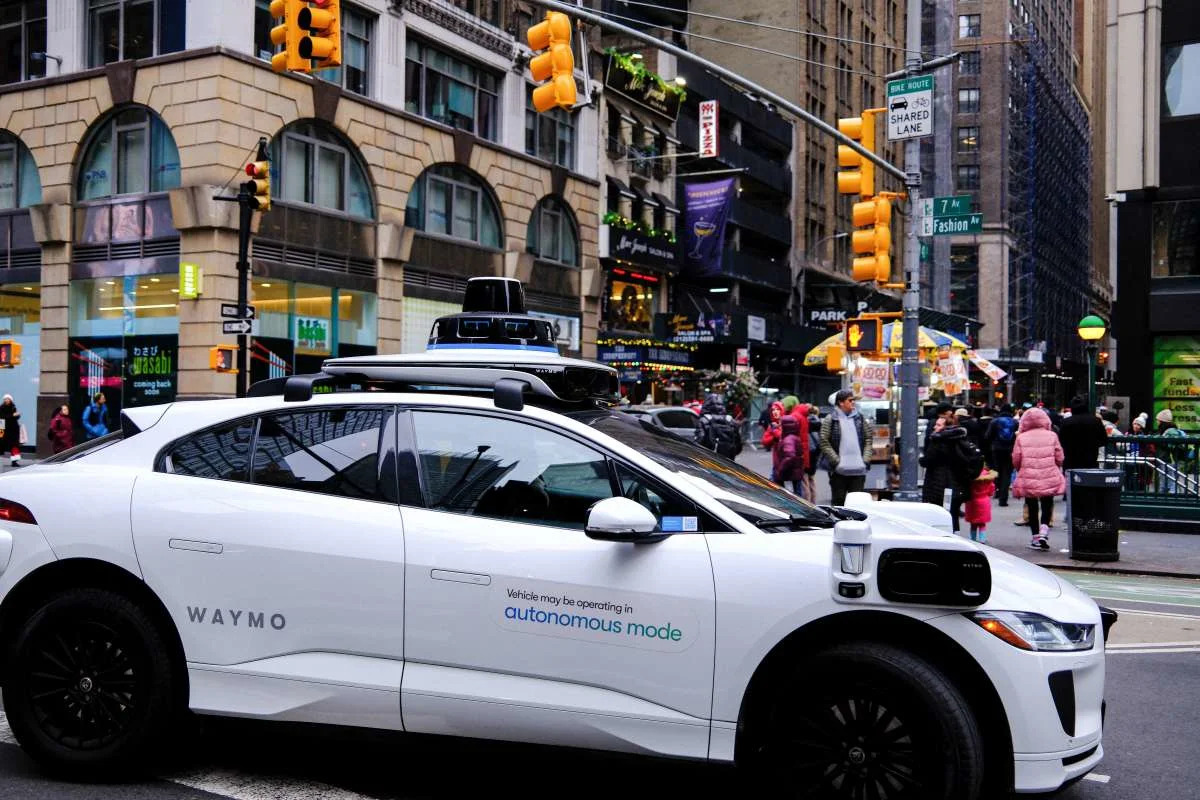 A pesar de la campaña de retirada, Waymo no parece capaz de solucionar este peligroso problema. Imagen destacada